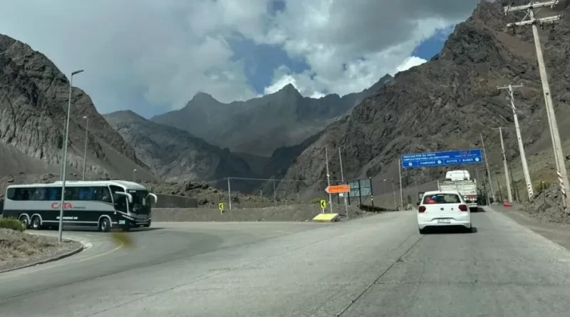 Paso Cristo Redentor está fechado devido à queda de neve e aos fortes ventos na cordilheira