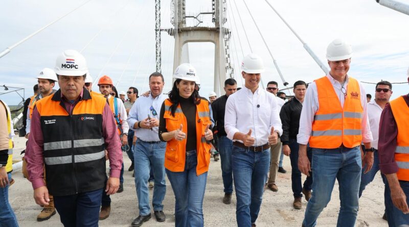 Presidente Peña visita a Ponte Bioceânica, a poucos metros da fronteira entre o Paraguai e o Brasil