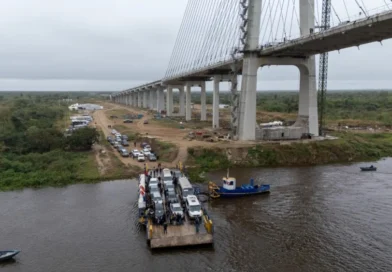 Balseiros de Porto Murtinho apostam na burocracia para sobreviver à Ponte Bioceânica