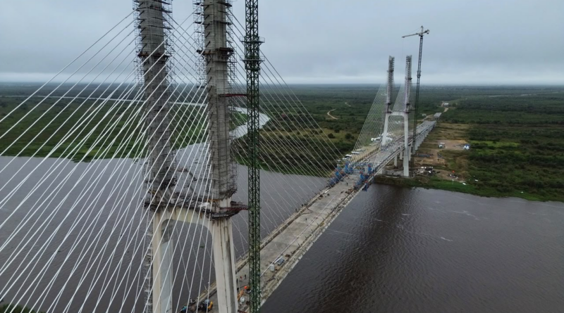 Com o Canal do Panamá sob ameaça do El Niño e o Estreito de Ormuz em tensão, a Ponte Bioceânica virou peça estratégica no novo mapa do comércio mundial