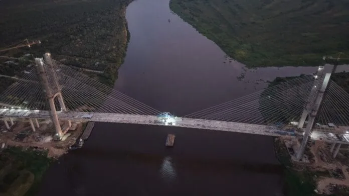 Na reta final, obras de construção de ponte bioceânica têm operação para retirada de pórticos de 47 toneladas