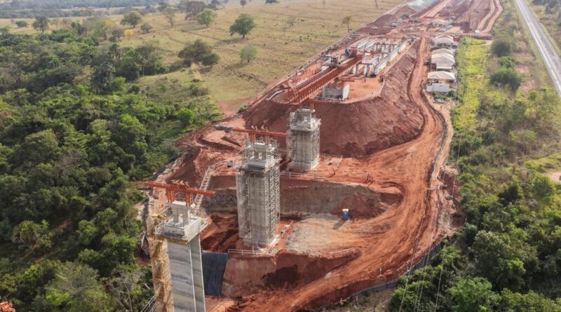 Ponte de 270 metros começa a tomar forma em ferrovia da Arauco
