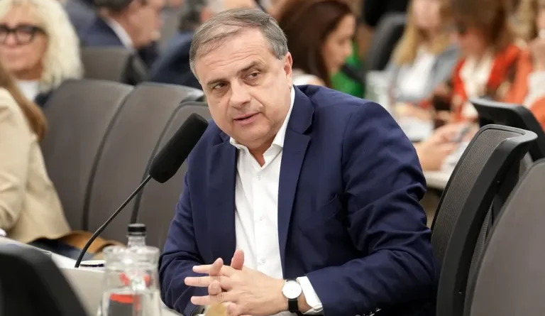 Argentina: Juan Fernando Brügge questiona os cortes no financiamento das rodovias nacionais em Córdoba e exige explicações do governo