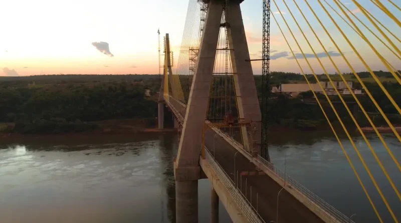 Inaugurada há nove meses, ponte que liga Brasil ao Paraguai libera passagem de carros para moradores de apenas quatro cidades