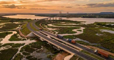BR-267 à ponte sobre o Rio Paraguai e criar um corredor rodoviário do Brasil até portos do Chile